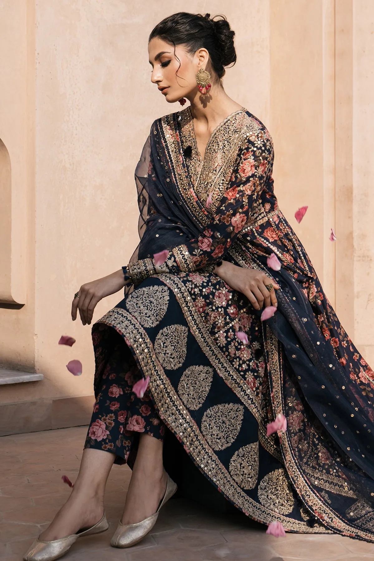 Jazmin Shahkaar Luxury Lawn Collection – Embroidered Luxury Lawn SL24-D1