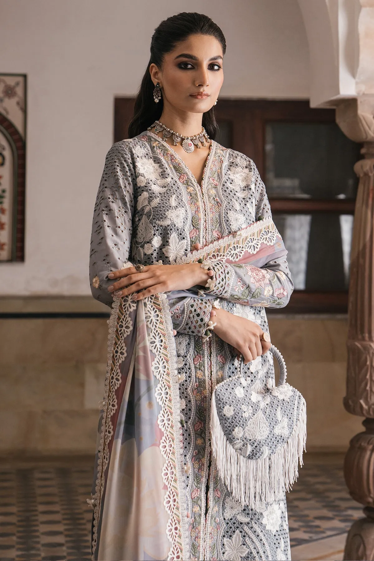 Jazmin Shahkaar Luxury Lawn Collection – Embroidered Luxury Lawn SL24-D3