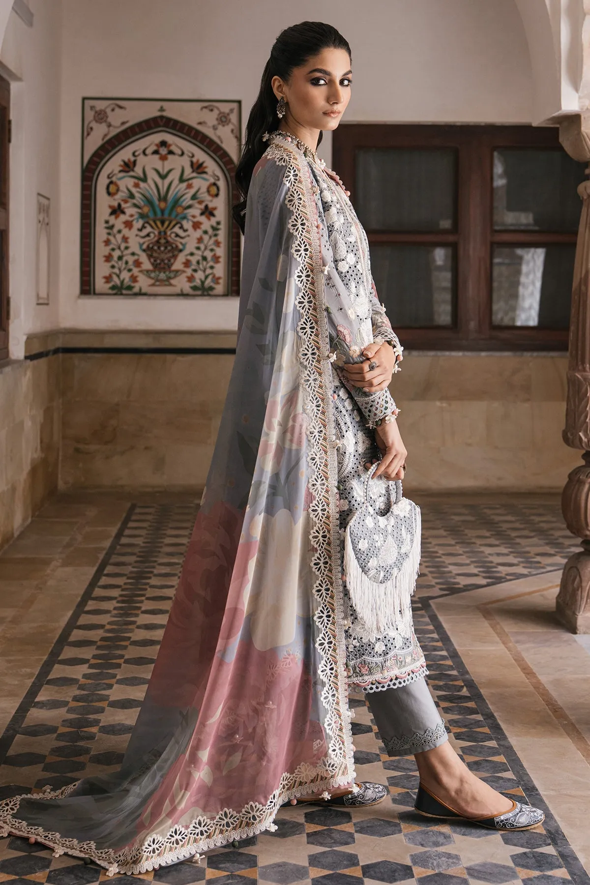 Jazmin Shahkaar Luxury Lawn Collection – Embroidered Luxury Lawn SL24-D3