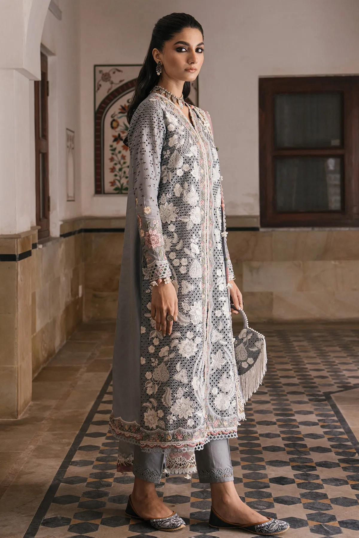 Jazmin Shahkaar Luxury Lawn Collection – Embroidered Luxury Lawn SL24-D3