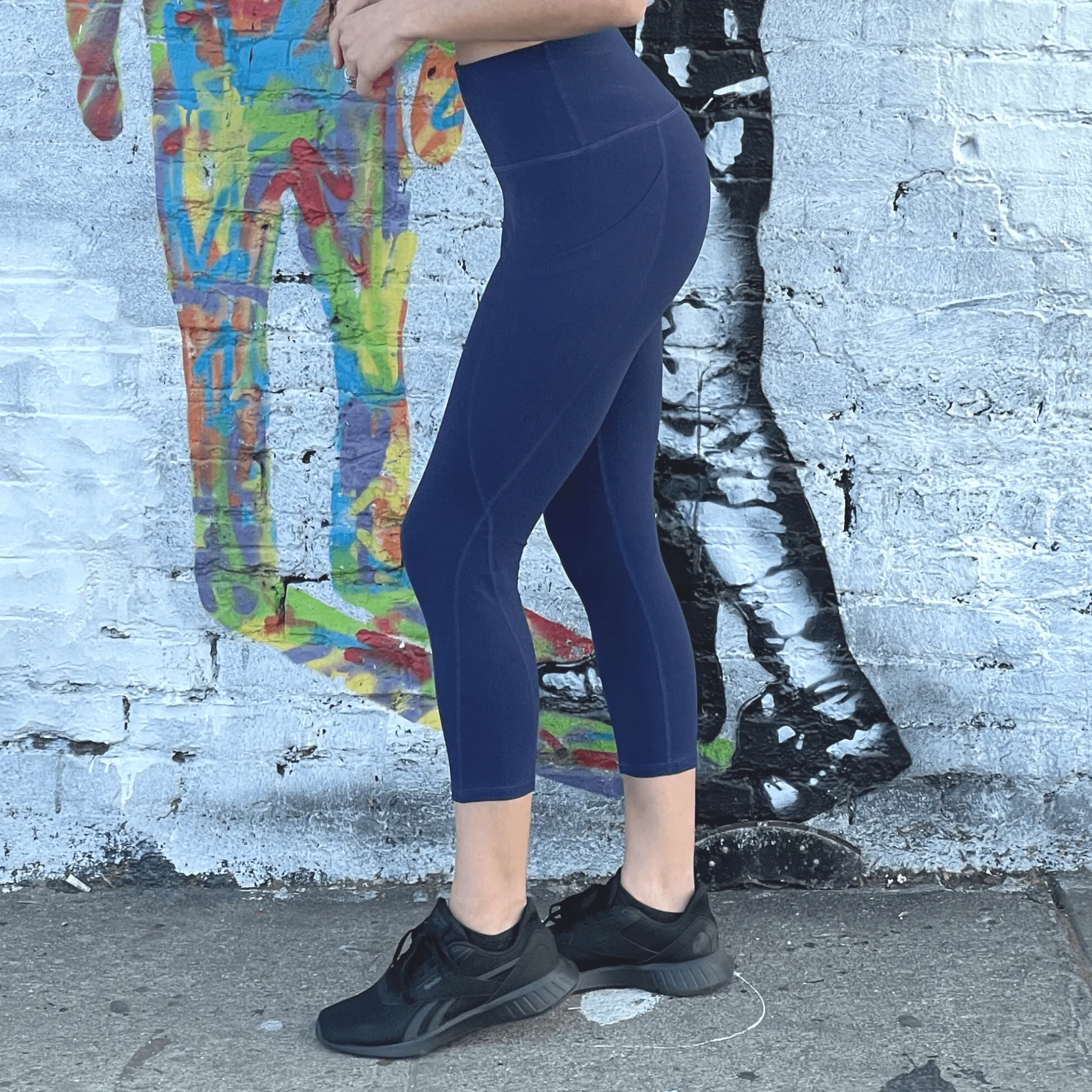 Seajoy Athletic High-Waisted Capri Leggings with Hip Pockets - Comfortable and Stylish Activewear for Women