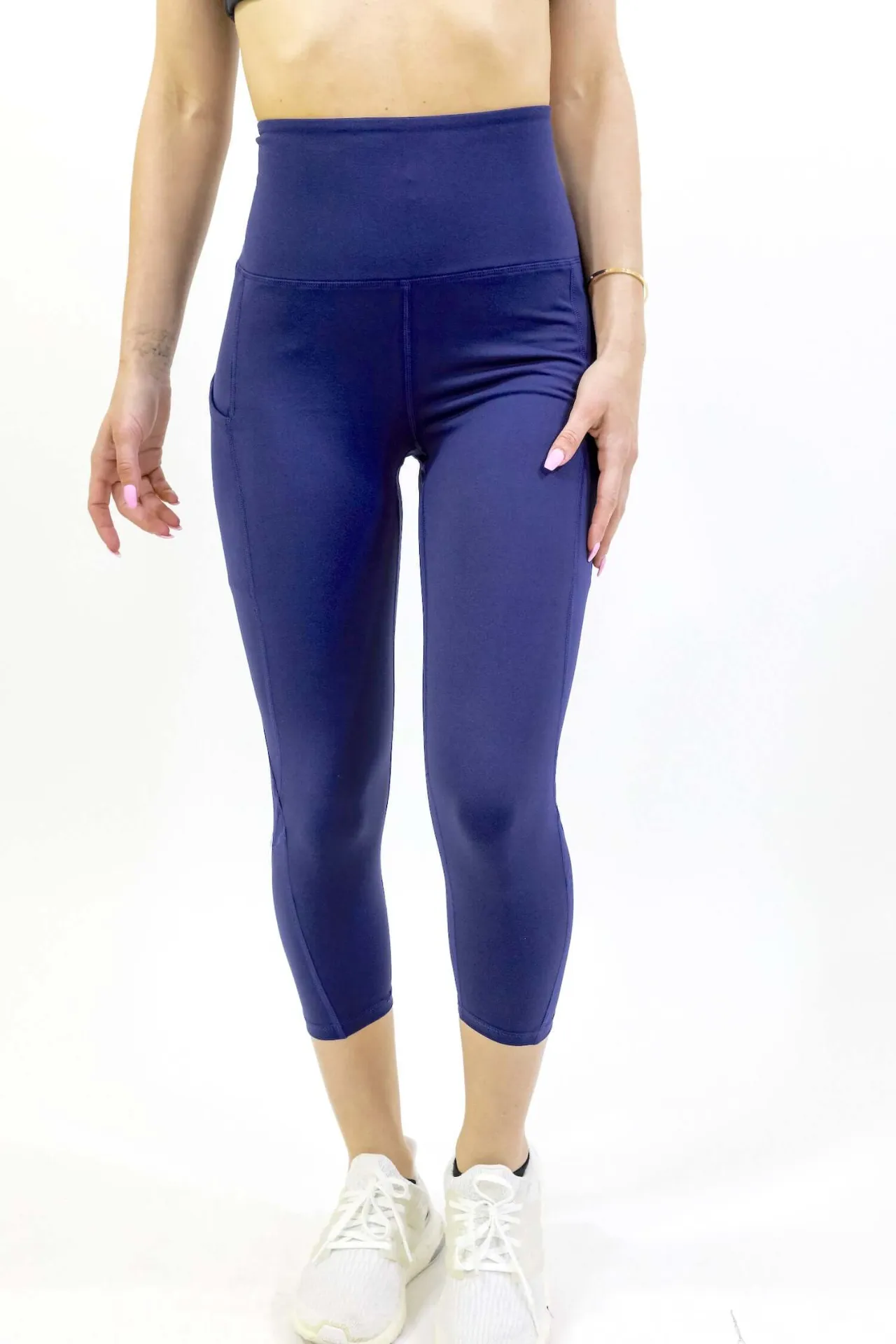 Seajoy Athletic High-Waisted Capri Leggings with Hip Pockets - Comfortable and Stylish Activewear for Women