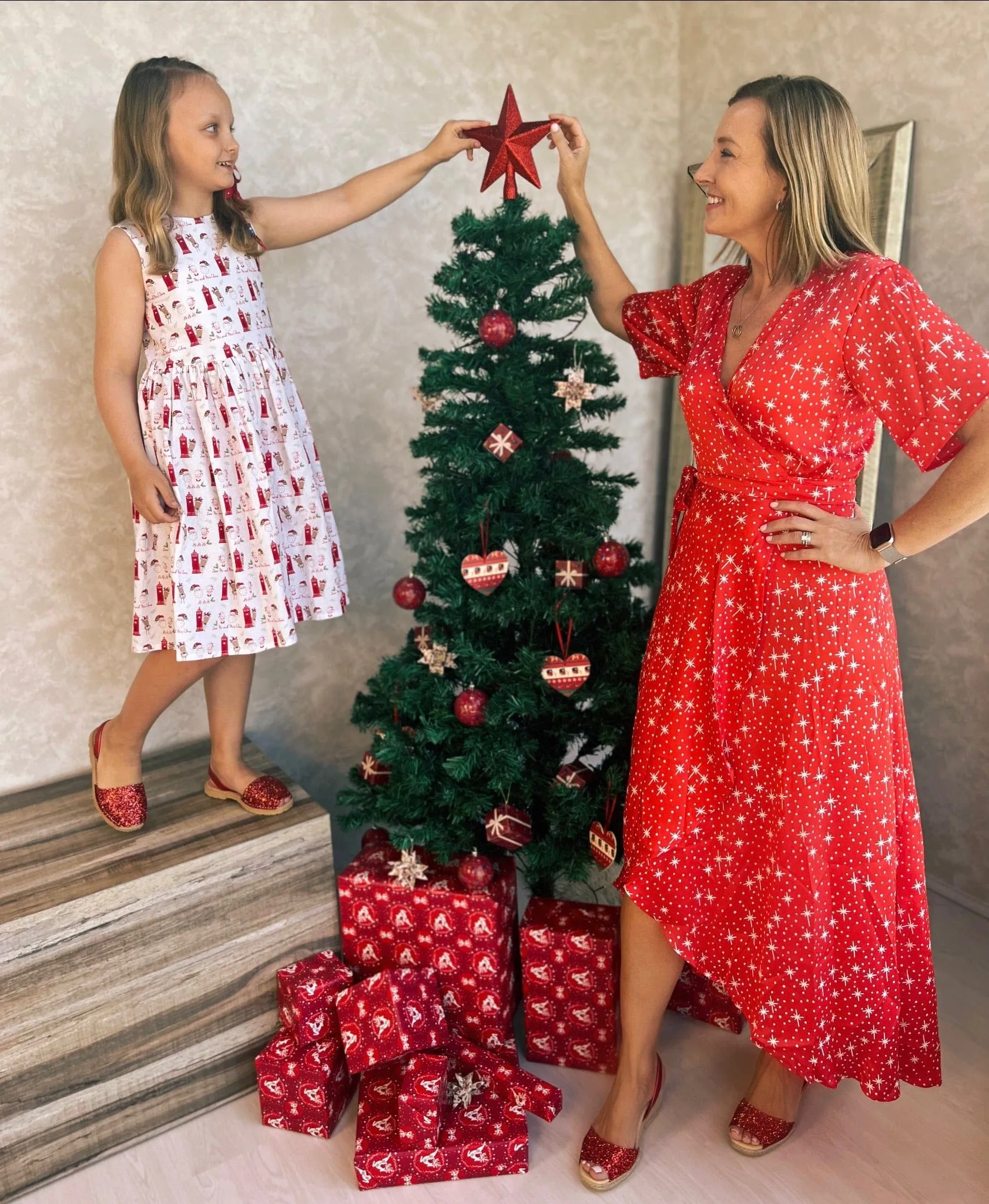 The Christmas Maxi Wrap Dress - Mac Red Snowflakes